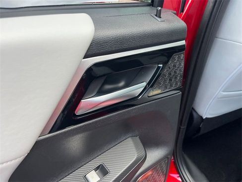 New 2025 Mitsubishi Outlander SE image 25