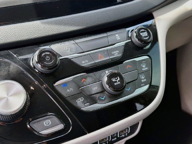 Used 2024 Chrysler Voyager LX FWD image 16