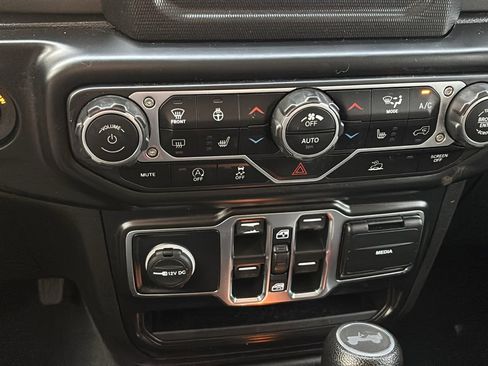 Used 2022 Jeep Wrangler Unlimited Sport image 16