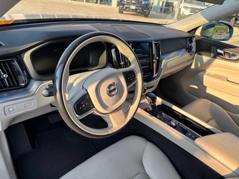 Used 2018 Volvo XC60 T6 Momentum w/ Vision Package AWD/4WD image 8