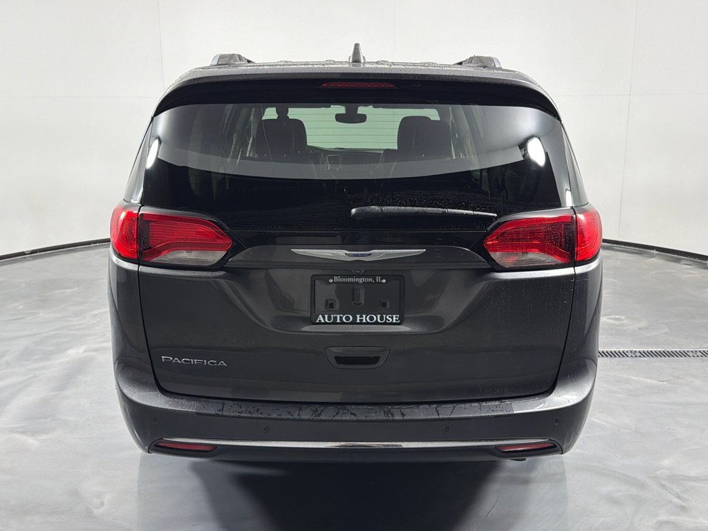 Used 2019 Chrysler Pacifica Touring-L FWD image 6