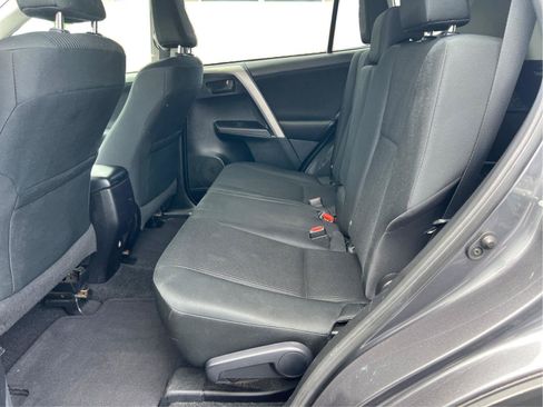 Used 2018 Toyota RAV4 LE FWD image 11