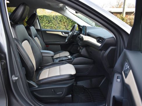 Used 2022 Ford Escape Titanium w/ Titanium Premium Package image 8