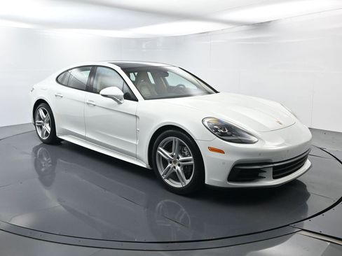 Used 2019 Porsche Panamera image 17