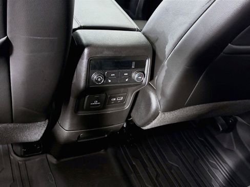 Used 2023 GMC Acadia SLT w/ Technology Package AWD/4WD image 19