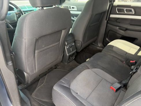 Used 2016 Ford Explorer XLT w/ Equipment Group 201A FWD image 27