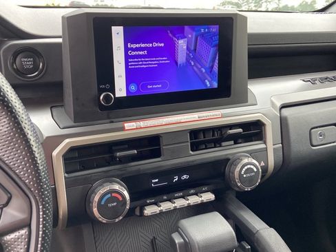 Used 2025 Toyota Tacoma SR5 AWD/4WD image 23