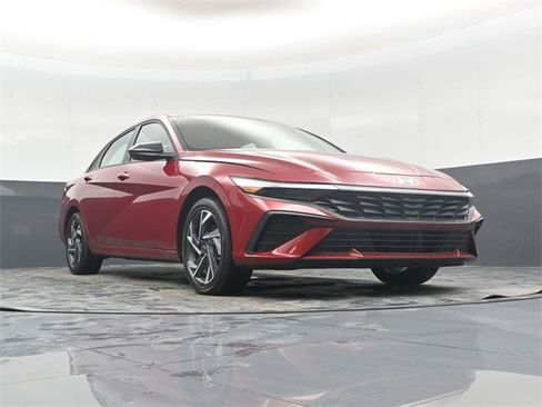 Used 2025 Hyundai Elantra SEL image 45