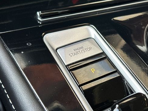 Used 2024 Volkswagen Atlas SE FWD image 30