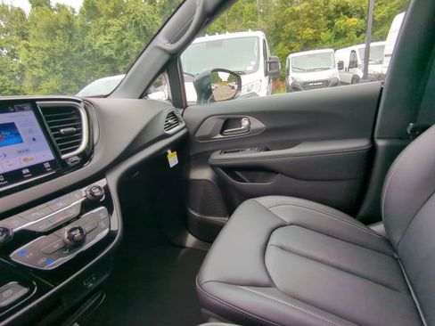 New 2026 Chrysler Voyager LX image 11