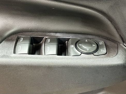 Used 2020 Chevrolet Equinox LT FWD image 18