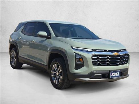 Used 2026 Chevrolet Equinox LT FWD image 3