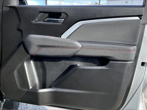 Used 2024 Chevrolet Colorado Z71 image 12