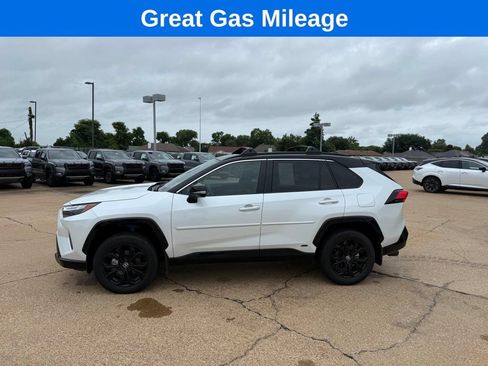 Used 2025 Toyota RAV4 XSE AWD/4WD image 2