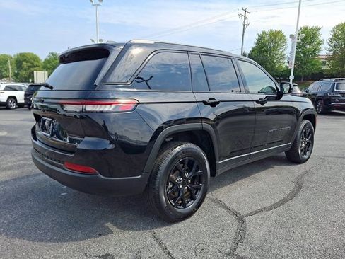 Used 2024 Jeep Grand Cherokee Altitude AWD/4WD image 8
