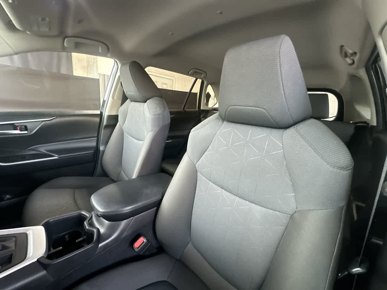 Used 2025 Toyota RAV4 XLE FWD image 14