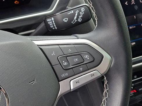 Used 2022 Volkswagen Tiguan SE AWD/4WD image 22