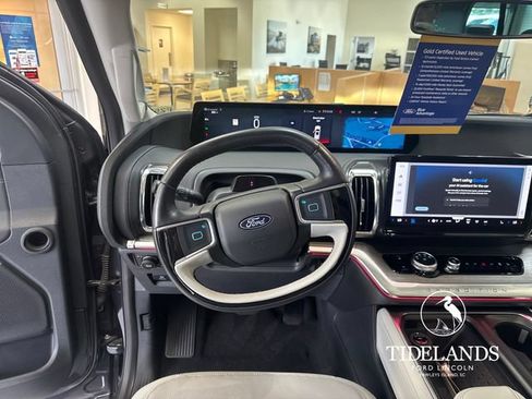 Certified 2025 Ford Expedition Platinum w/ Driver's Package AWD/4WD image 17