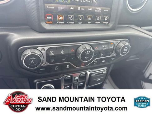 Used 2021 Jeep Gladiator Overland w/ Popular Equipment Package AWD/4WD image 22