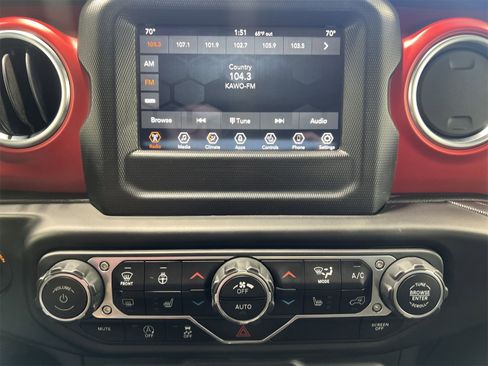 Used 2021 Jeep Wrangler Unlimited Rubicon w/ Cold Weather Group image 16