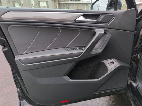Certified 2022 Volkswagen Tiguan SE R-Line image 15