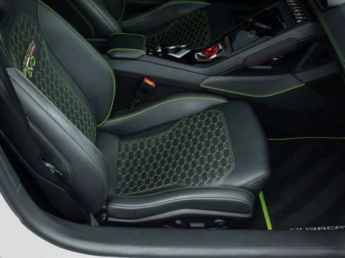 Used 2020 Lamborghini Huracan EVO AWD/4WD image 24