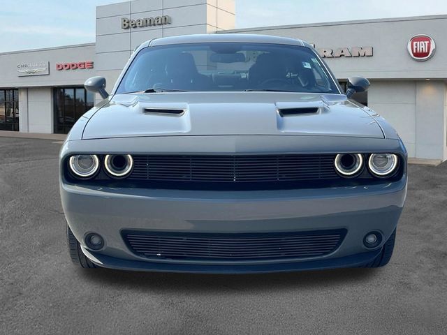 Used 2017 Dodge Challenger R/T w/ Blacktop Package RWD image 2