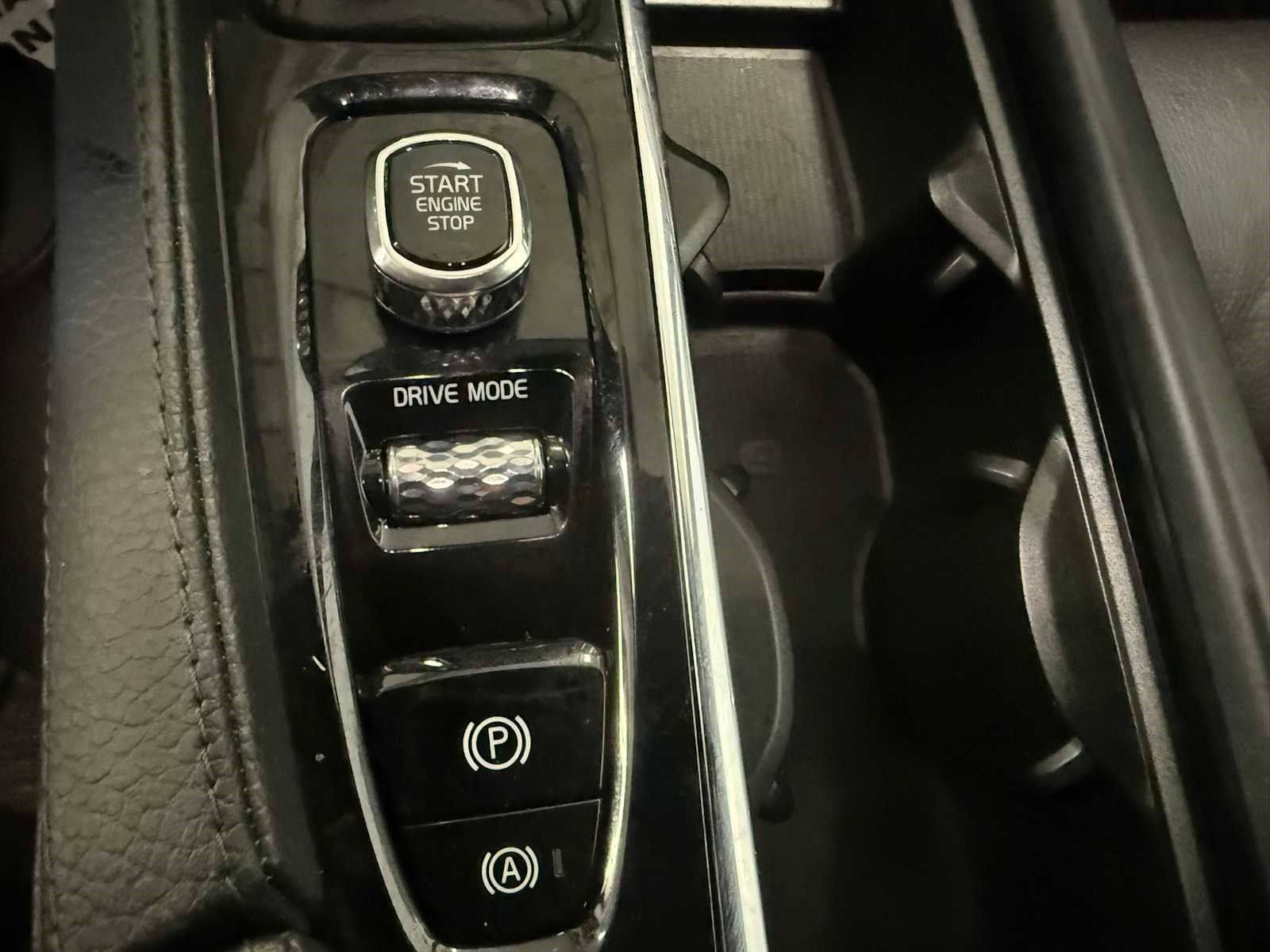 Used 2018 Volvo XC90 T6 Momentum w/ Convenience Package AWD/4WD image 35