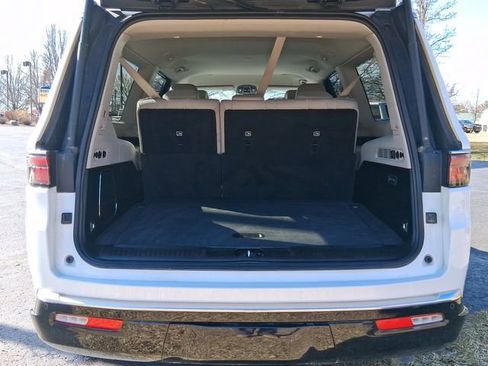 Used 2024 Jeep Wagoneer L Series III w/ Flexible Seating Group image 5