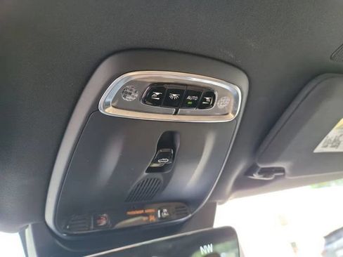 Used 2018 Volvo XC90 T6 Momentum w/ Convenience Package AWD/4WD image 24