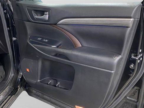 Used 2017 Toyota Highlander Limited Platinum image 30
