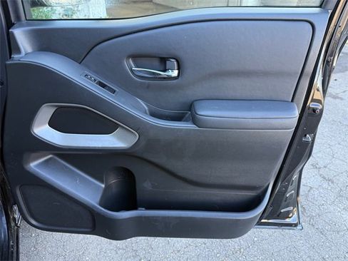 Used 2022 Nissan Frontier SV image 24