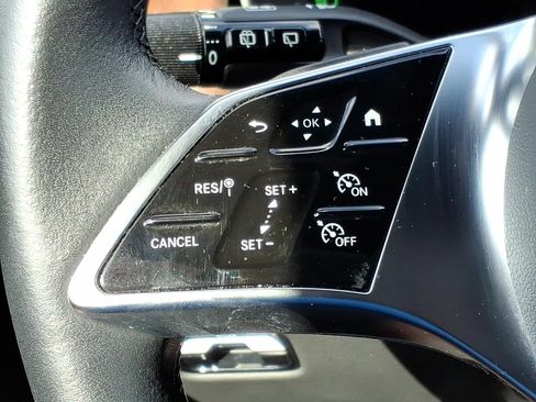 Used 2025 Mercedes-Benz GLC 300 4MATIC image 22
