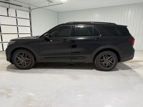 Used 2025 Ford Explorer ST image 10