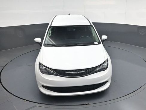 Used 2023 Chrysler Voyager LX image 43