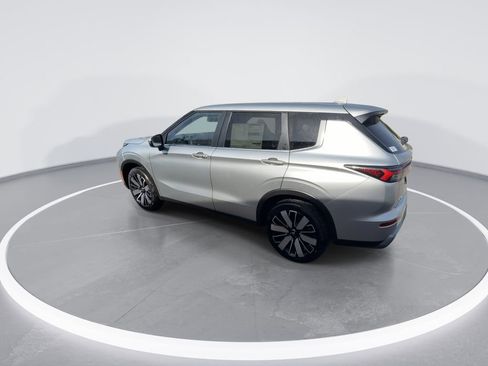 New 2026 Mitsubishi Outlander SE FWD image 6