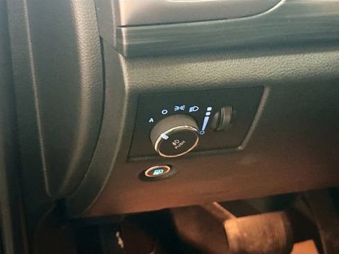 Used 2019 Jeep Grand Cherokee Laredo AWD/4WD image 11