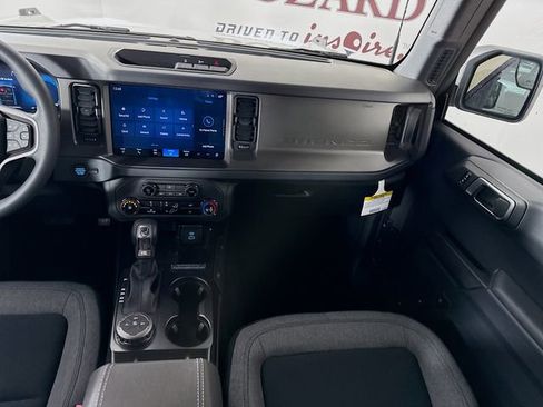 New 2025 Ford Bronco Base image 21