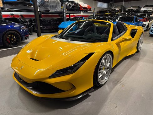 Used 2021 Ferrari F8 Tributo image 10