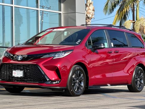 Certified 2025 Toyota Sienna XSE image 10