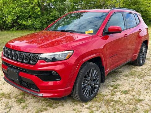 Used 2025 Jeep Compass Limited AWD/4WD image 2