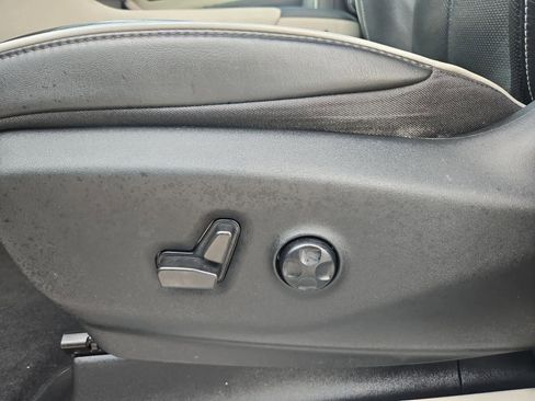 Used 2022 Chrysler Pacifica Limited image 16