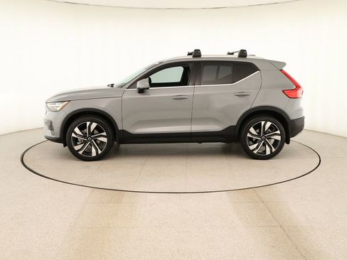 Used 2024 Volvo XC40 B5 Ultimate w/ Protection Package Premier AWD/4WD image 2