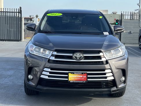 Used 2017 Toyota Highlander Plus image 12