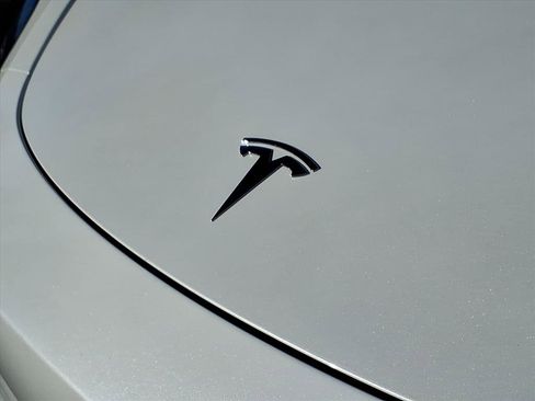 Used 2021 Tesla Model Y Long Range image 36