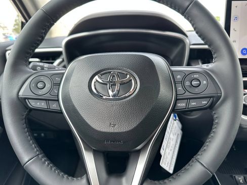 Used 2026 Toyota Corolla Cross XLE AWD/4WD image 19