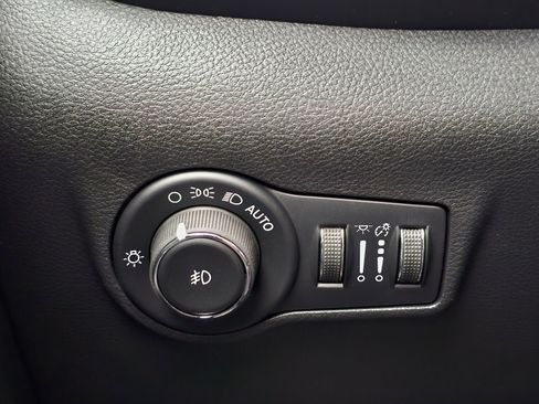 New 2026 Jeep Compass Limited image 18