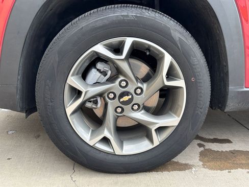 Used 2025 Chevrolet Trax LT FWD image 30