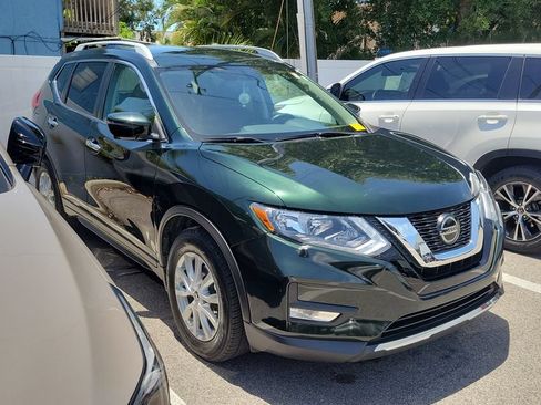 Used 2018 Nissan Rogue SV w/ Premium Package FWD image 3