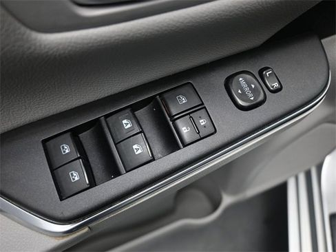 Used 2017 Toyota Camry SE image 13